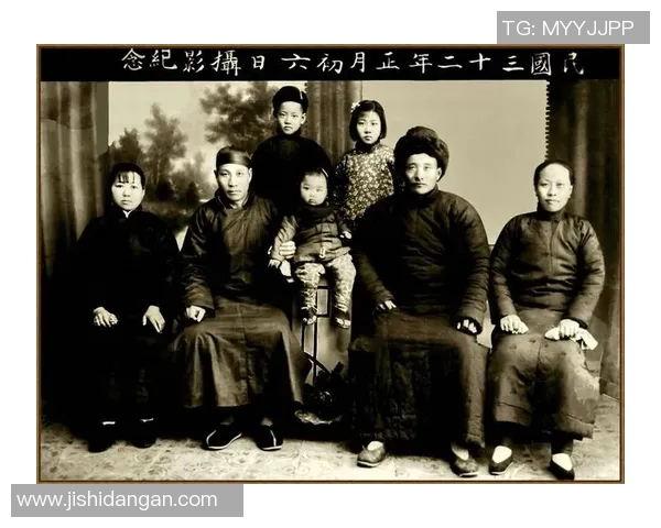 全家福足球明星图展现团结与激情的完美瞬间 全家福足球明星图展现团结与激情的完美瞬间